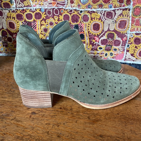 Earth Keren Olive Green Bootie - Picture 9 of 14